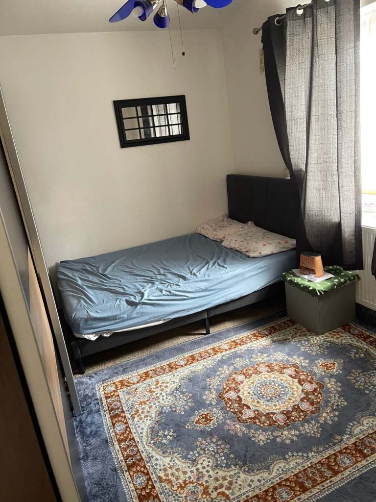Double room to let 