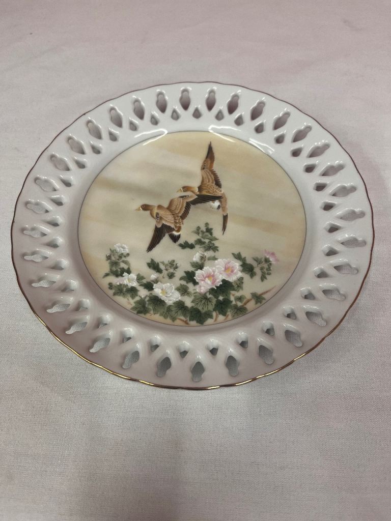Vintage Japanese Saji Fine China Reticulated Birds Plate