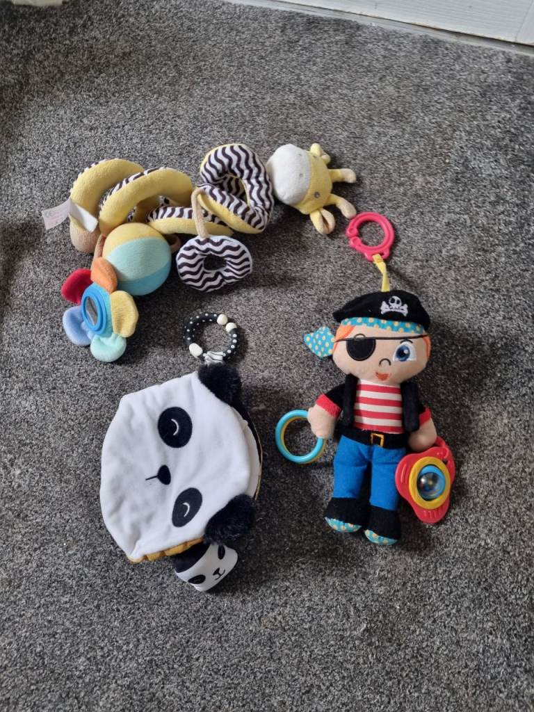 Hanging toy bundle 