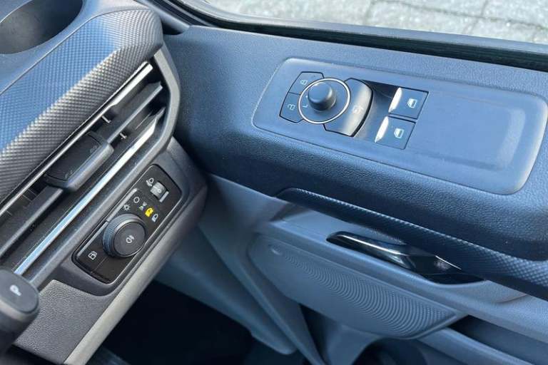 2025 Ford Transit Custom 320 Limited AUTO L2 LWB Double Cab In Van FWD 2.5 PHEV 232ps Low Roof Au...