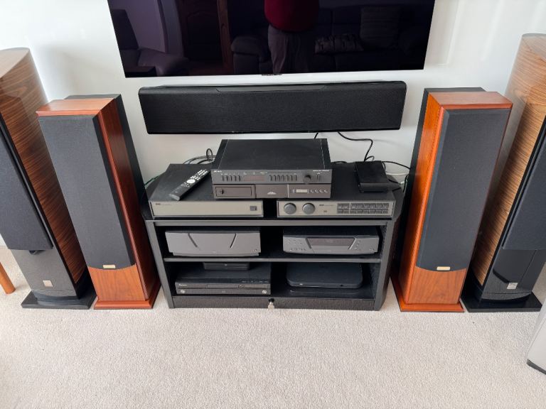 Superb sounding Naim and Ruark hifi system