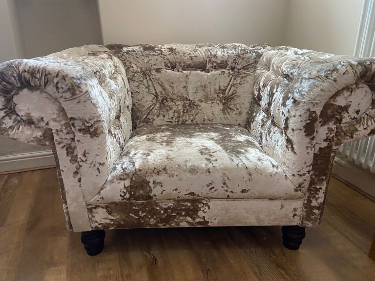 Crushed velvet chair
