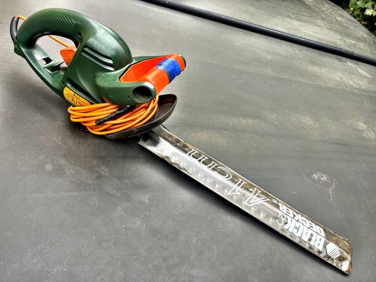 Black & Decker GT250 41cm electric 240v mains hedge trimmer