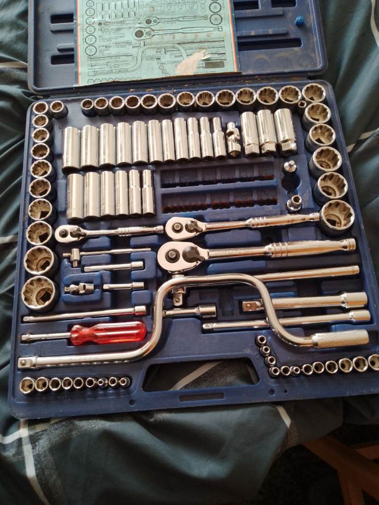 Socket and Ratchet Wrench Set in Blue Case – Good Condition