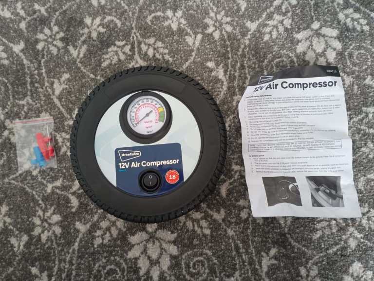 Streetwize 12V Tyre Shaped Air Compressor