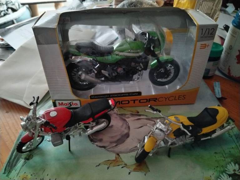 Decast metal motorcycle models