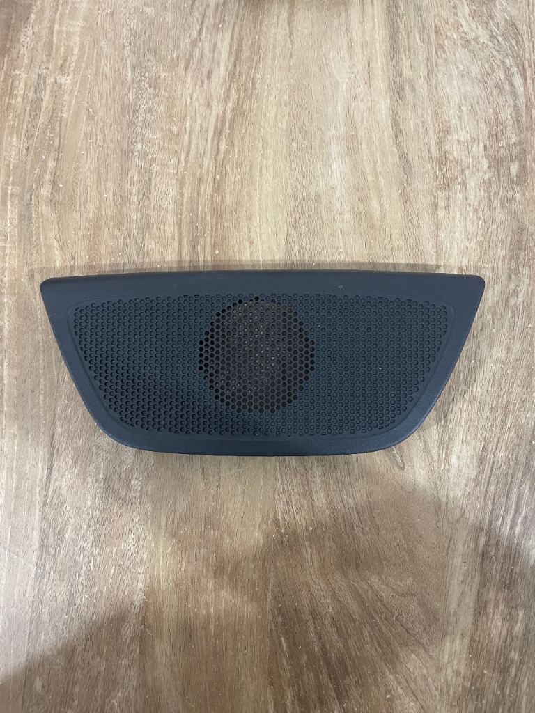 RENAULT KADJAR 2018 DASHBOARD SPEAKER TRIM COVER GRILLE 281C26527R