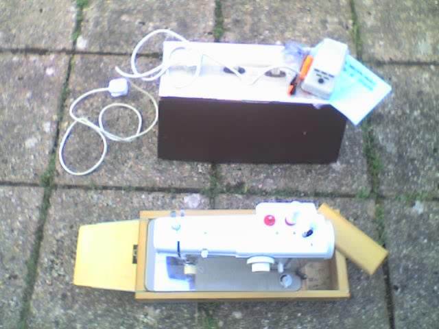 NEW HOME Sewing Machine 676 With Pedal / Feet / Tools / Book & Case - Working