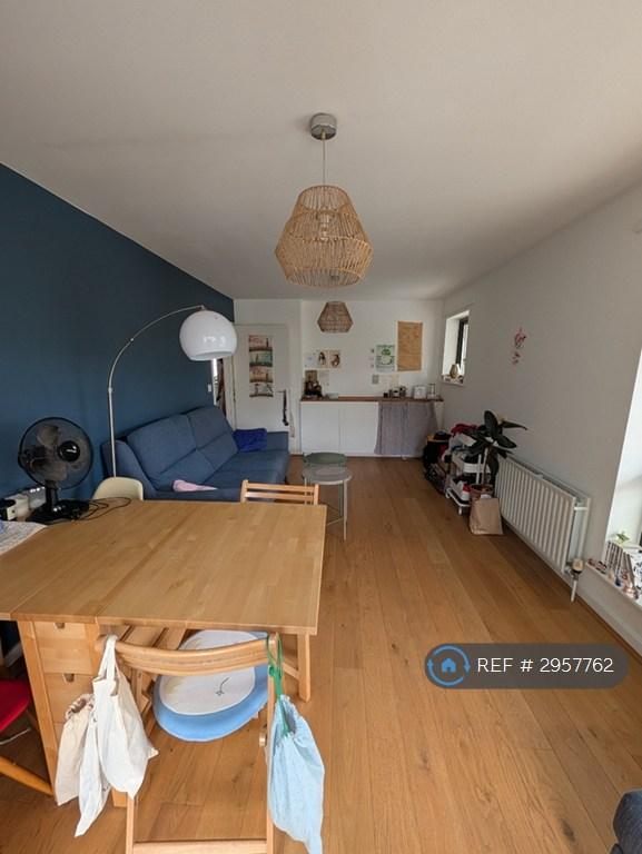 2 bedroom flat in Paradise Road, London, SW4 (2 bed) (#2957762)