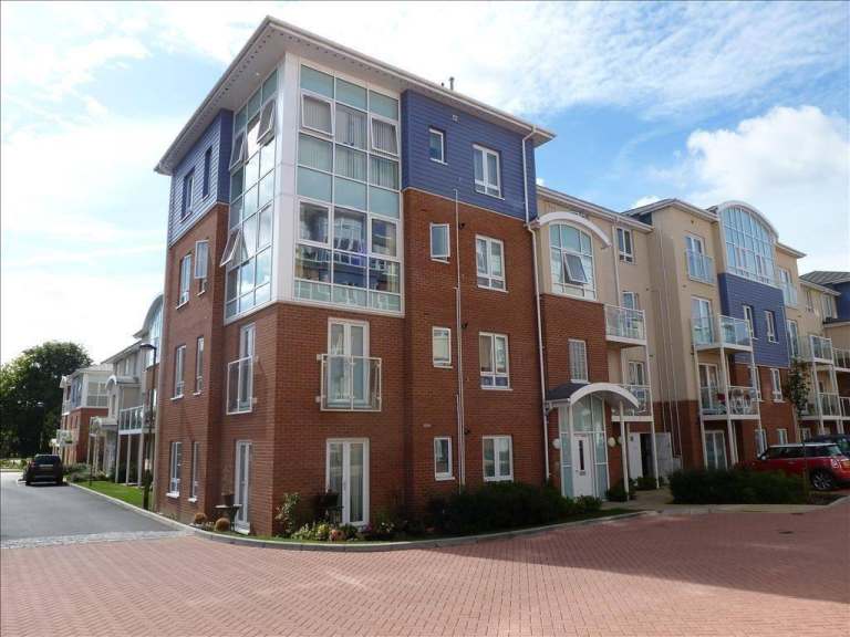 Impressive 2-bedroom ground-floor flat available to rent in Watford WD17