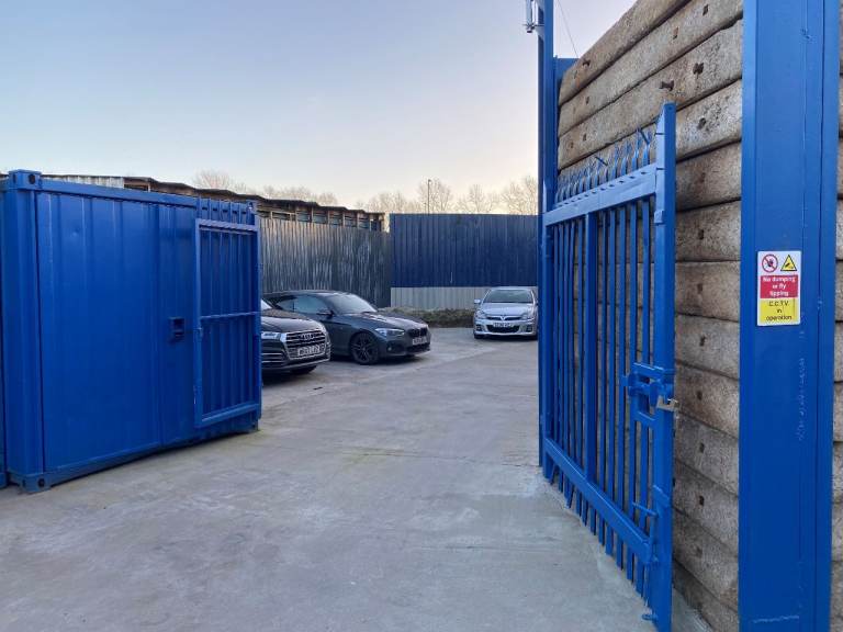 External Storage Space to Let 1300 SQFT with Office Space | 24 hour access |  Secure Entry Gate 