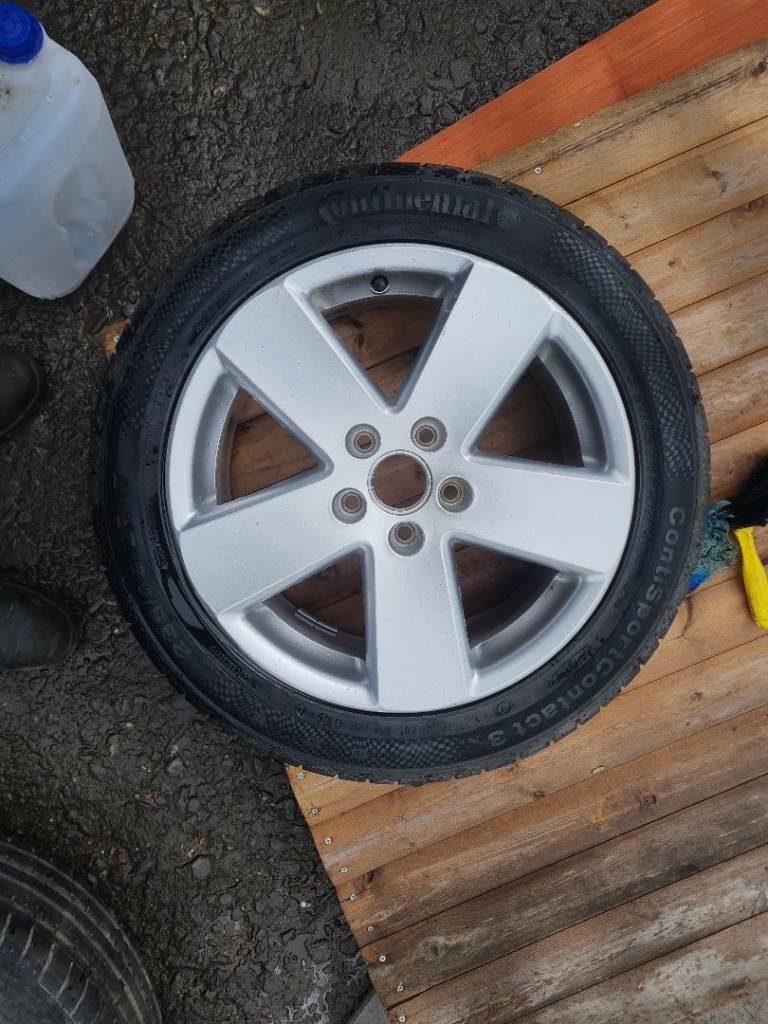 MINT Single 17" Genuine VW Passat "Michigan" Alloy & Continental Tyre