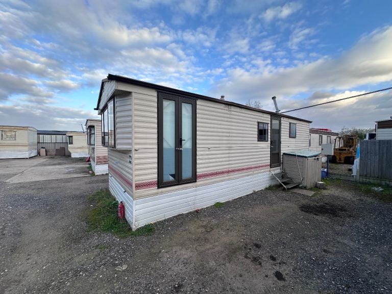 Mobile home accommodation to rent South Ockendon Essex.