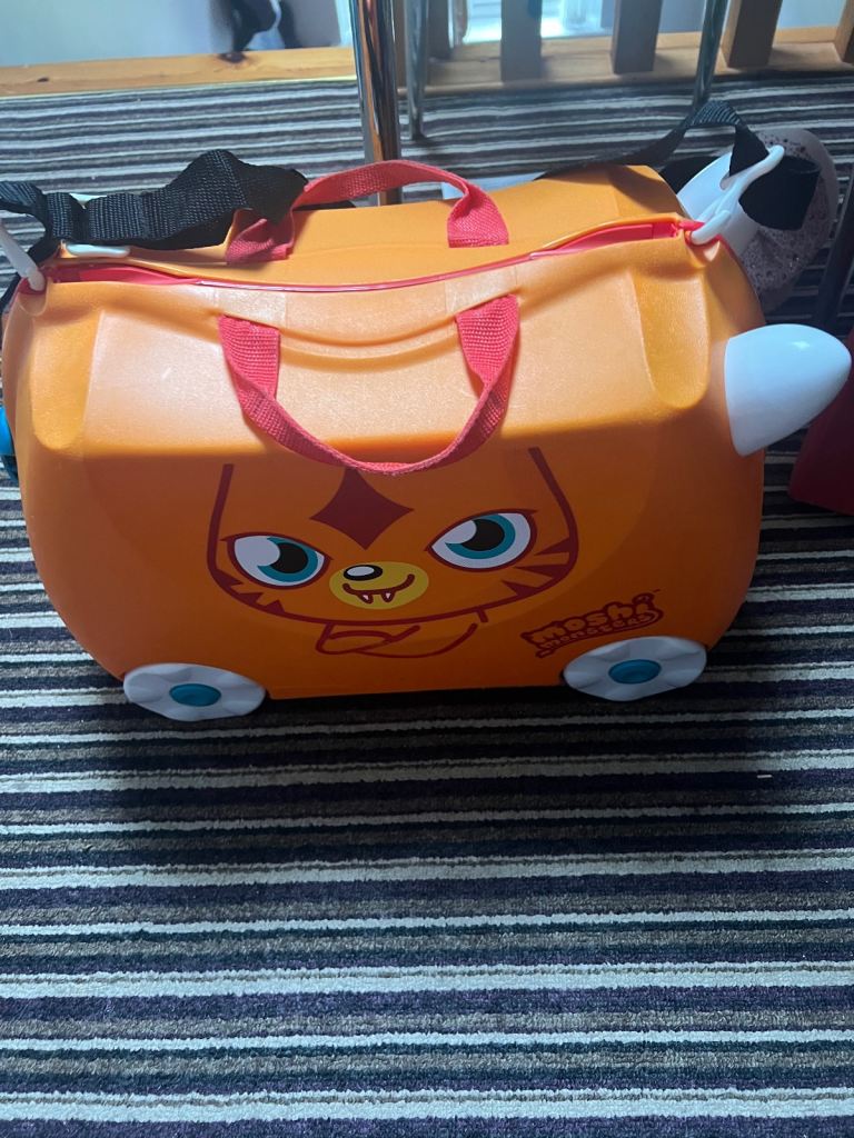 Trunki Moshi Monsters ride on suitcase