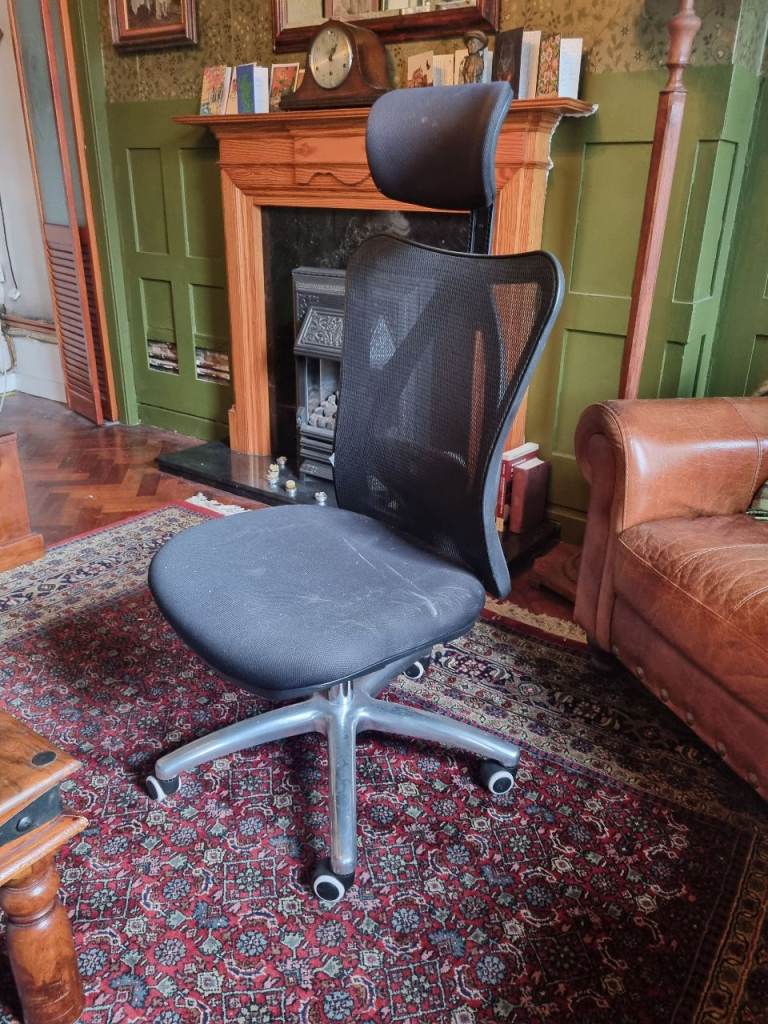 Ergonomic Office Chair with Headrest – Black, Good Condition