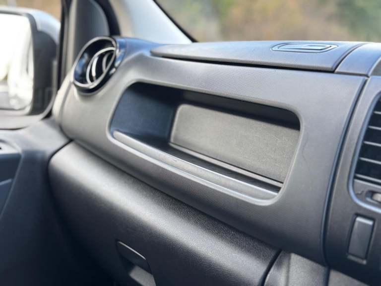 VAUXHALL VIVARO 1.6 CDTi 2700 BiTurbo ecoFLEX Sportive 2015