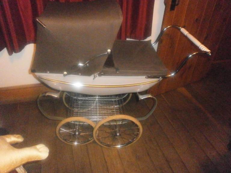 Vintage Brown & Cream Silver Cross Dolls Pram, Good Condition