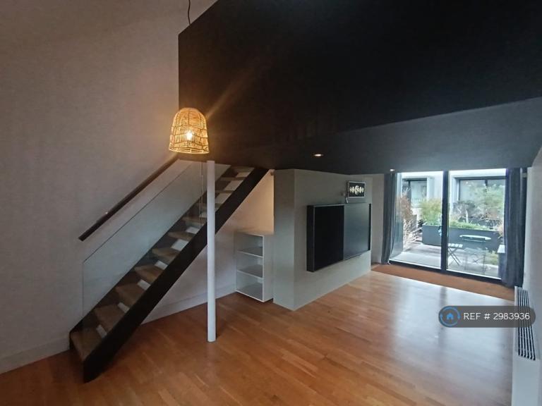 2 bedroom house in Fir Street, Salford, M6 (2 bed) (#2983936)