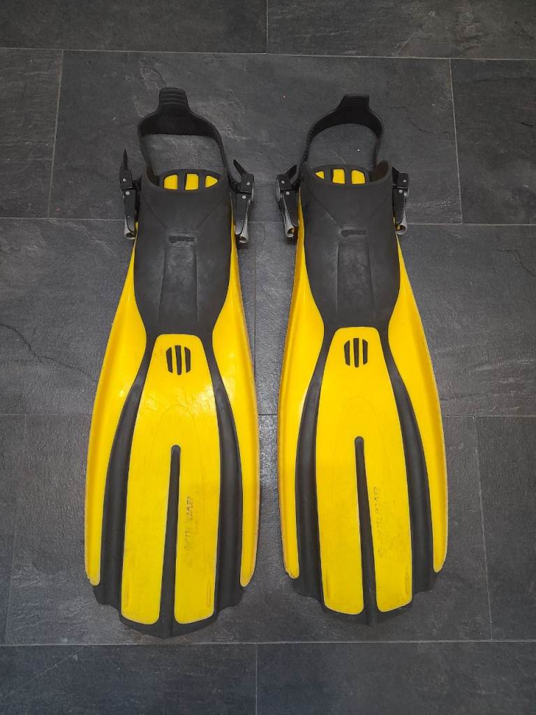 Various scuba fins £10 per pair
