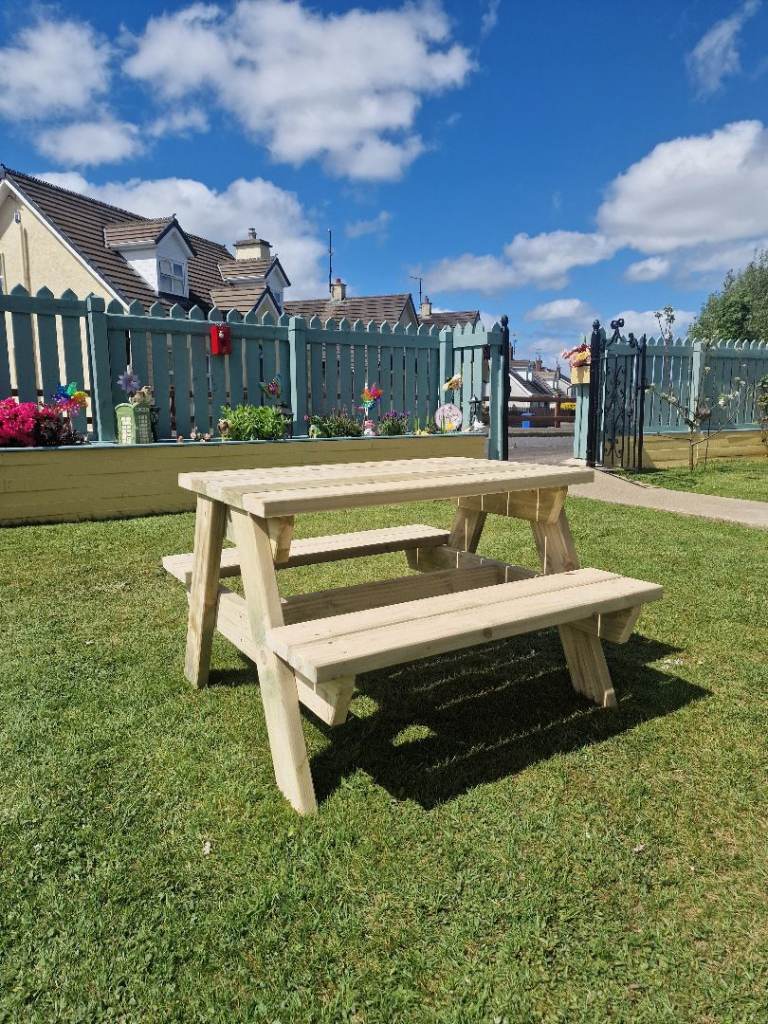 Kids picnic table