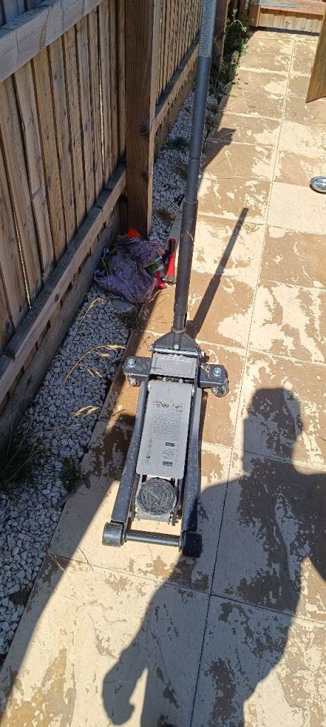 Halfords advanced 2T jack 