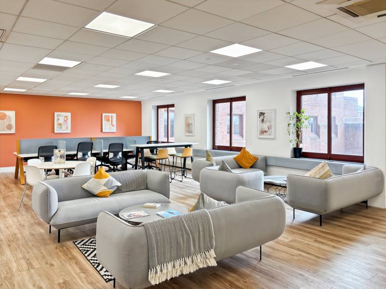 Bristol - BS1 4DJ \ Coworking Membership with Access to Any Available Desk