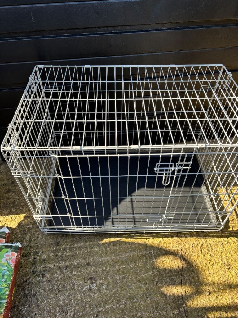 Medium dog crate 