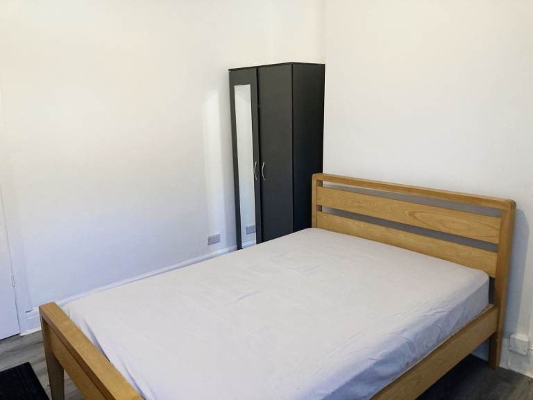 MODERN DOUBLE ROOM TO LET IN LEICESTER LE3