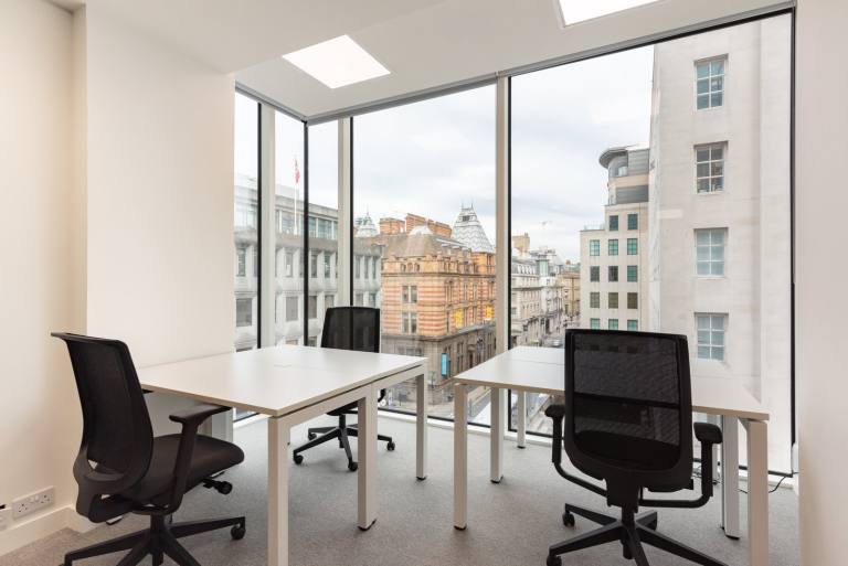Leeds - LS1 5HD \ Small Office Ready for Immediate Use