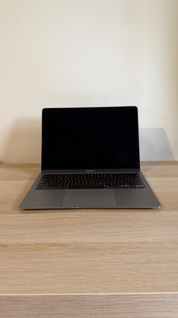 MacBook Air 2020 M1 ( mint condition) 