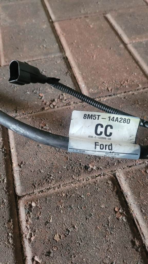 ,,,SOLD,,,Genuine kuga mk1 2.0l tdci wire cable 12v fused, battery lead starter motor alternator