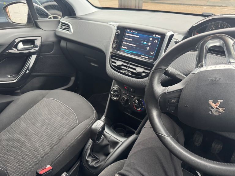 Peugeot, 208, Hatchback, 2018, Manual, 1199 (cc), 5 doors