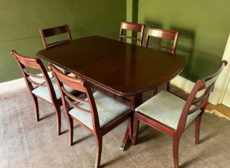 Wooden Dining Table and 6 Chairs – Good Condition