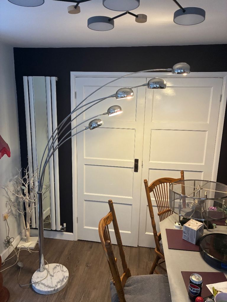 Floor standing lamp. 