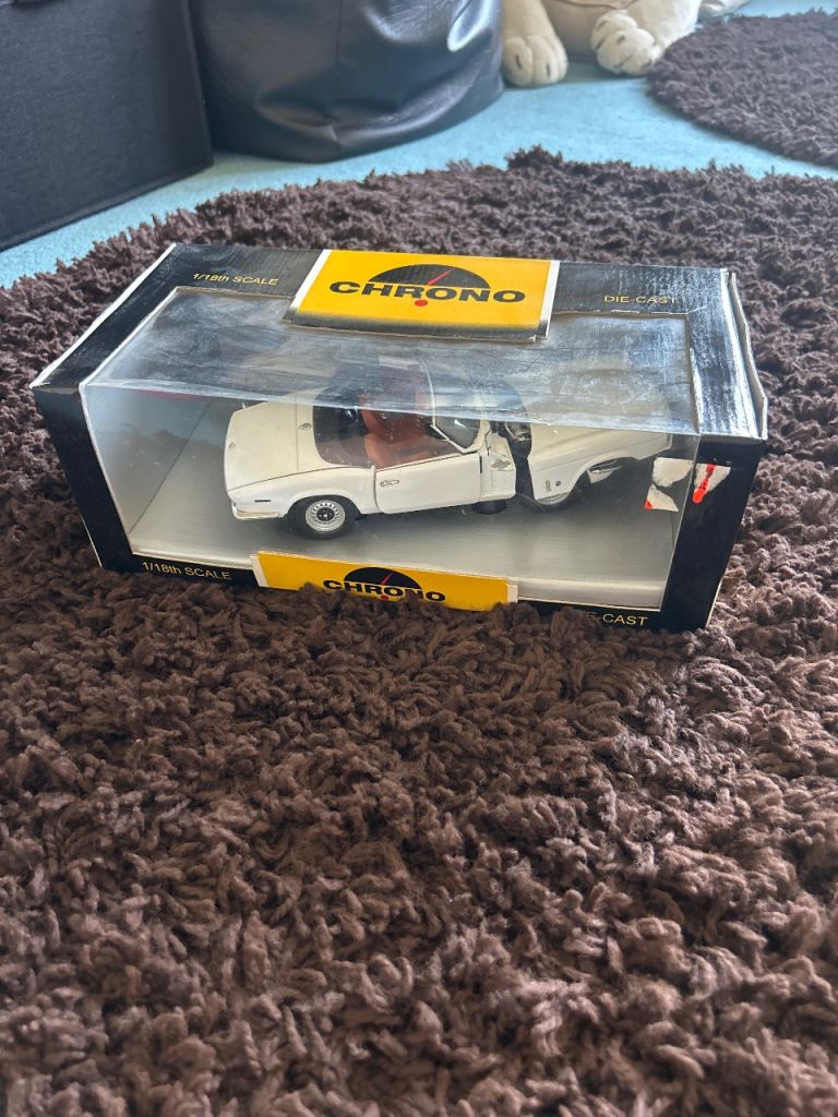Chrono 1:18 Scale Die-Cast Model Car in Box