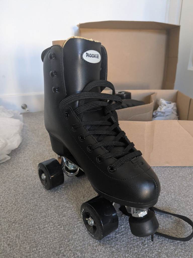 Rookie artistic black roller skates