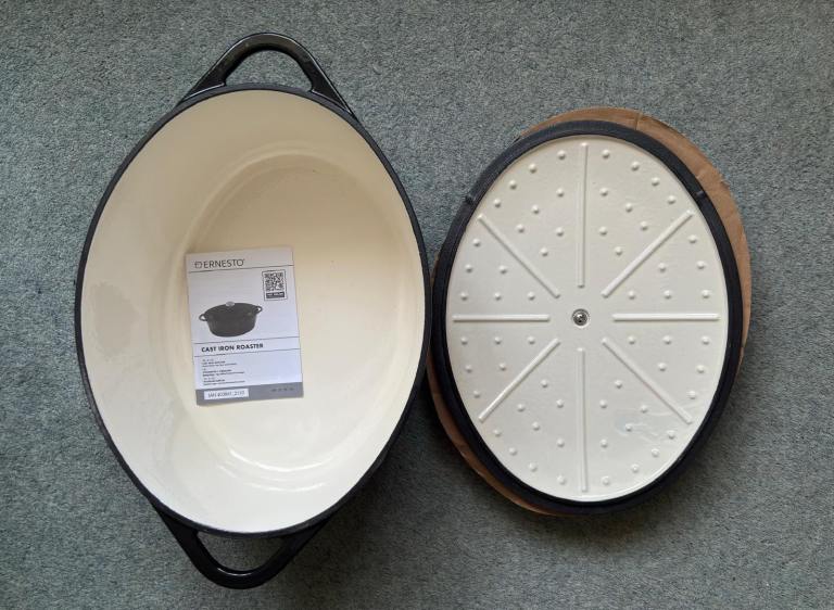 Casserole dish. Cast Iron. 6.8ltr