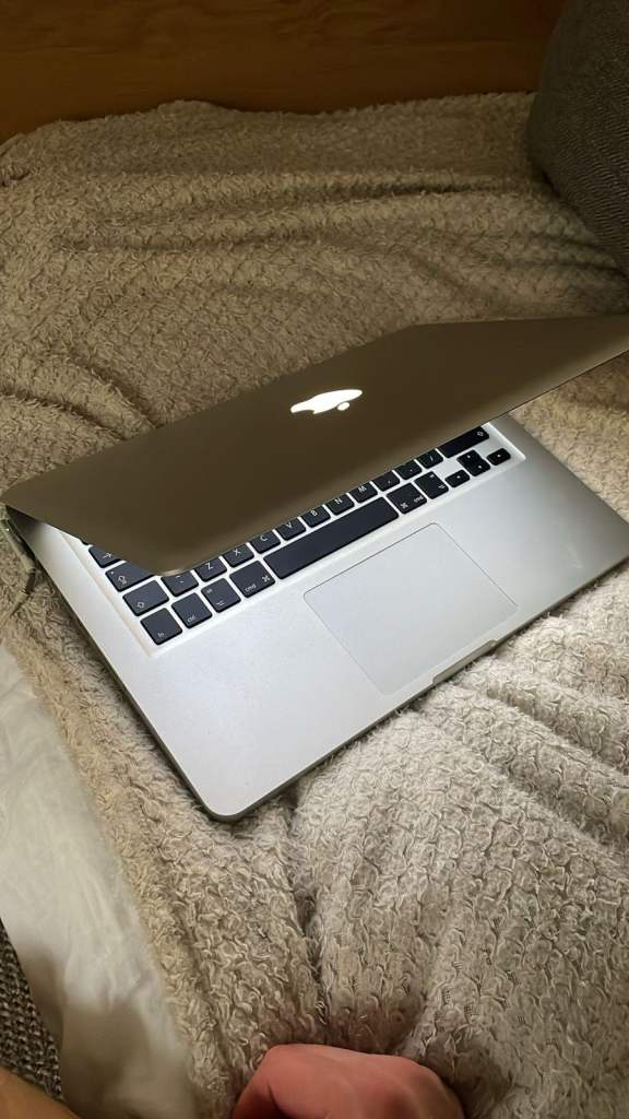 Apple MacBook Pro 13” 2010 2.66GHz Core 2 Duo 4GB High Sierra – Fully Working