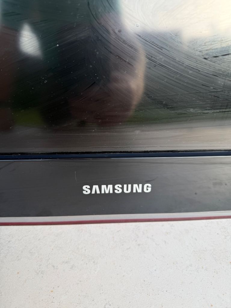 Samsung 32” Full HD LCD TV – HDMI – No Remote or Power Lead