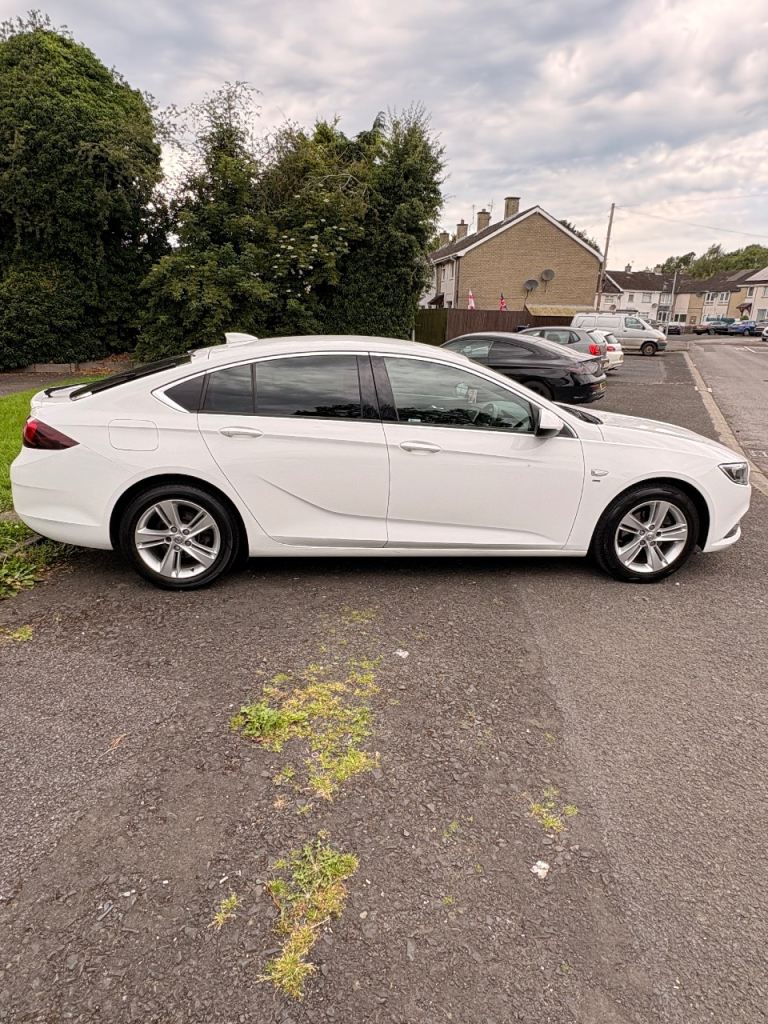 Vauxhall, INSIGNIA, Hatchback, 2018, Manual, 1598 (cc), 5 doors