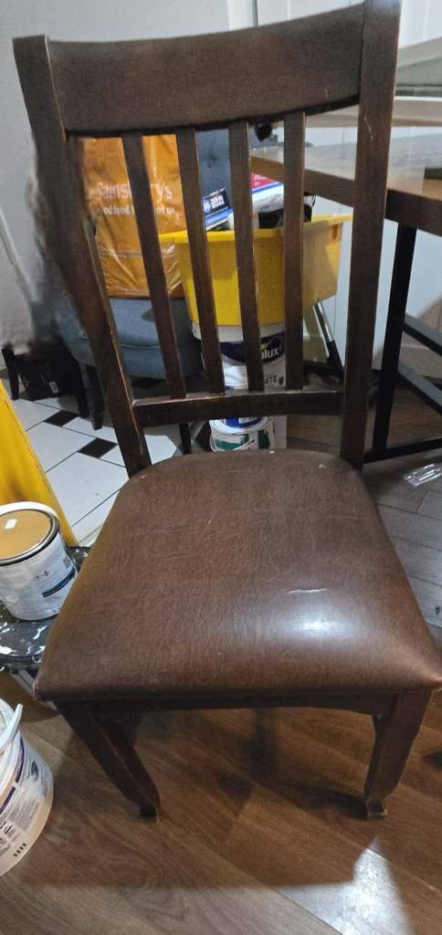 STRONG AND COMFORTABLE CAFE CHAIR 