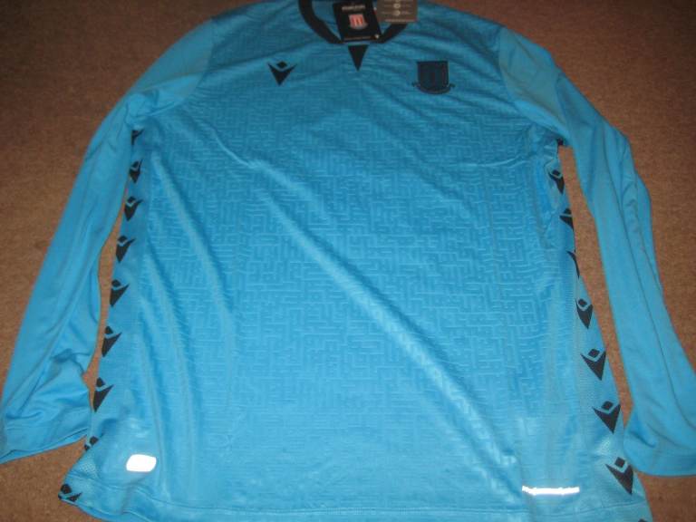  STOKE CITY Macron Goalkeeper Football Shirt – Blue, Brand New with Tags LARGE