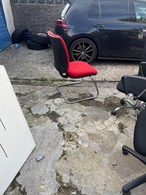 Job Lot of Office Furniture & Chairs