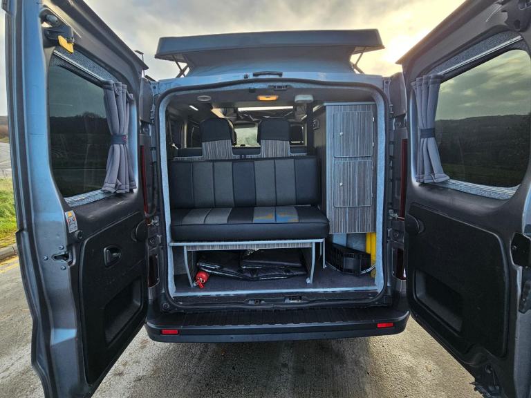 RENAULT TRAFIC 1.6 DCi SPORT LEISURE DRIVE FACTORY CONVERSION CAMPERVAN 2018 