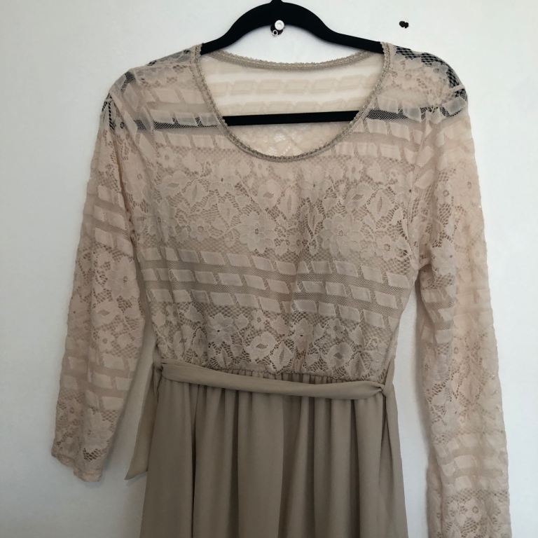 Lovely Beige Lace Long Sleeve Dress – Good Condition