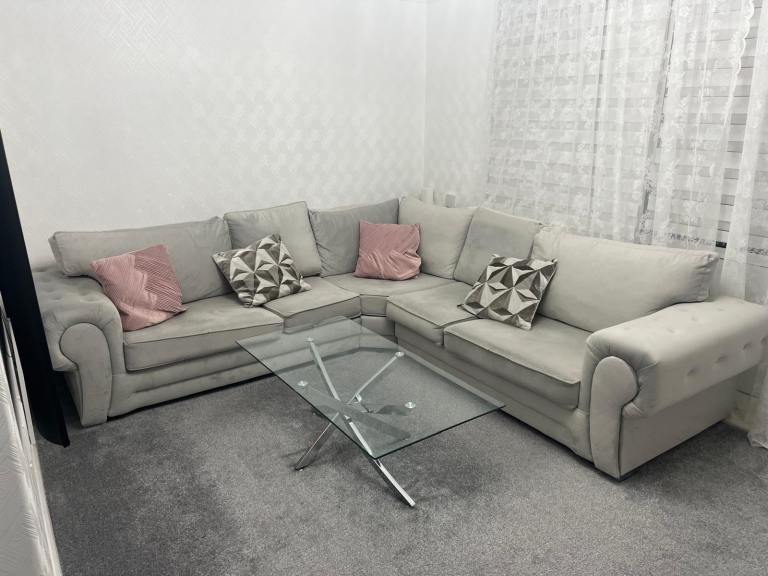 5 SEATER COUCH FOR SALE GOOD CONDITION price is negotiable  