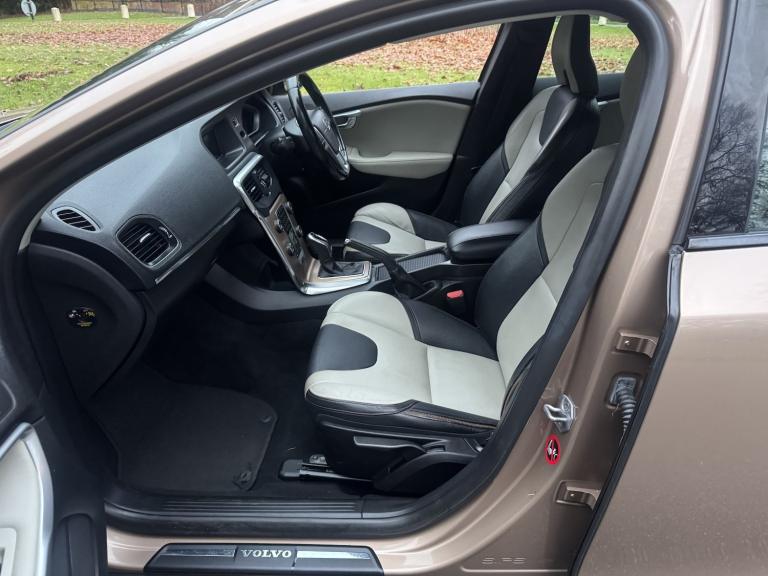 VOLVO V40 CROSS COUNTRY 1.6 D2 Lux 2014