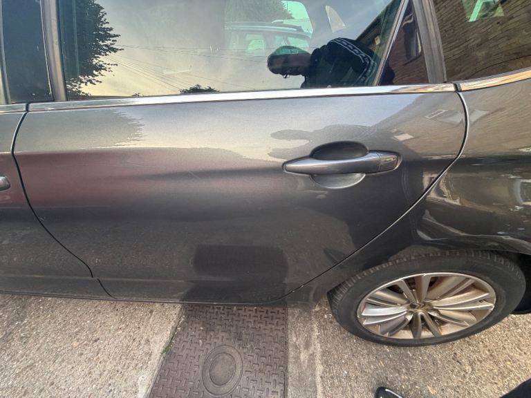 2011 Citroen c4 nearside rear door 