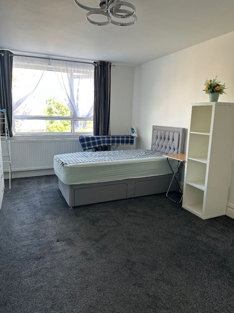 Double Room to let 