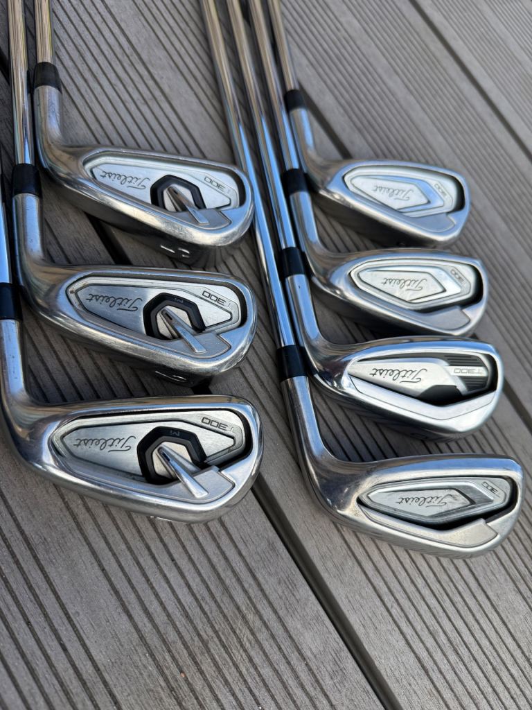 Titleist T300 2019 5-PW + AW (48’) Regular flex